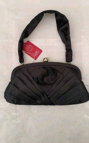 Bag black bnwt clutch - clutch, handle